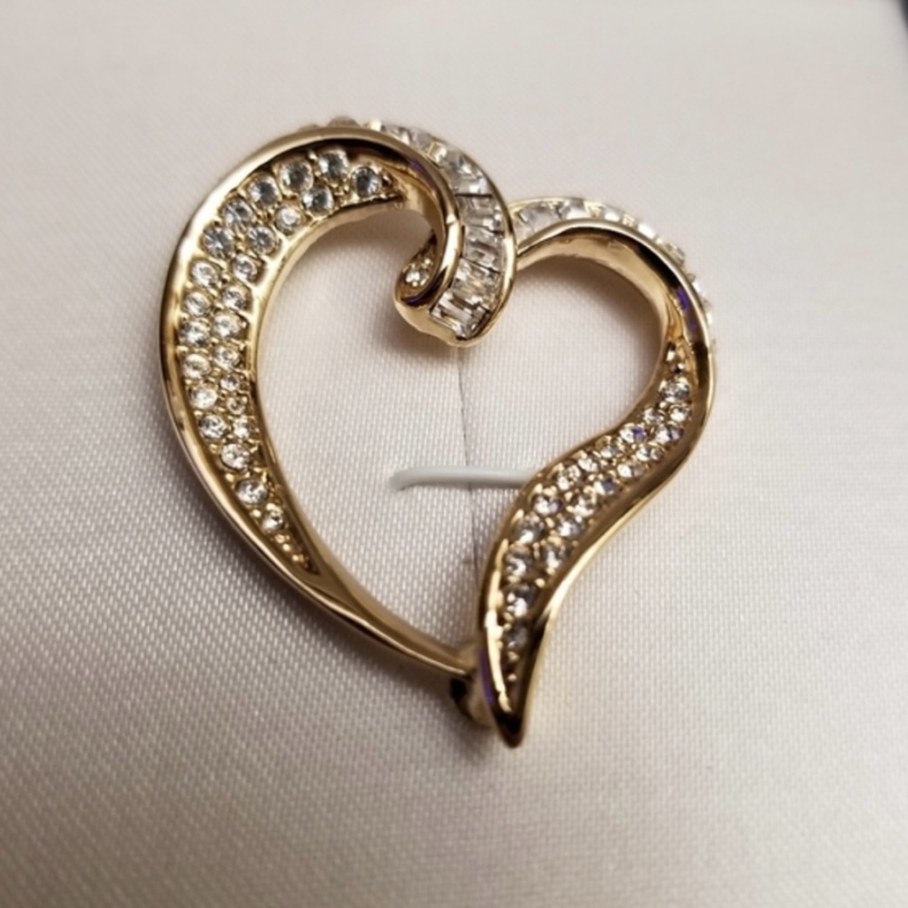 Crystal Open Heart Brooch - Picture 5 of 8